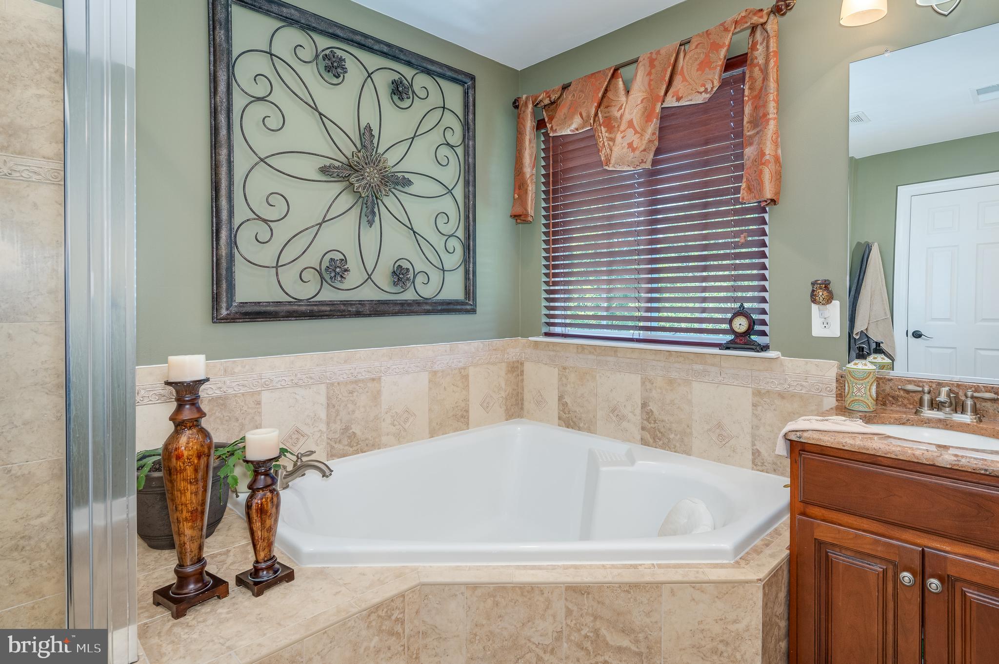 APPLE KNOLLS - Residential