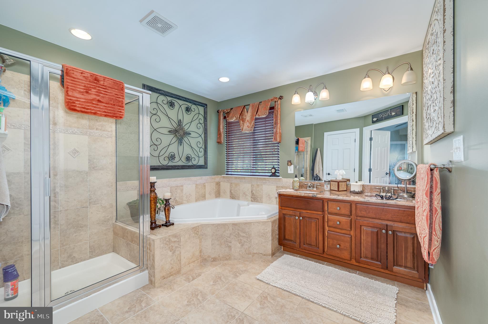 APPLE KNOLLS - Residential