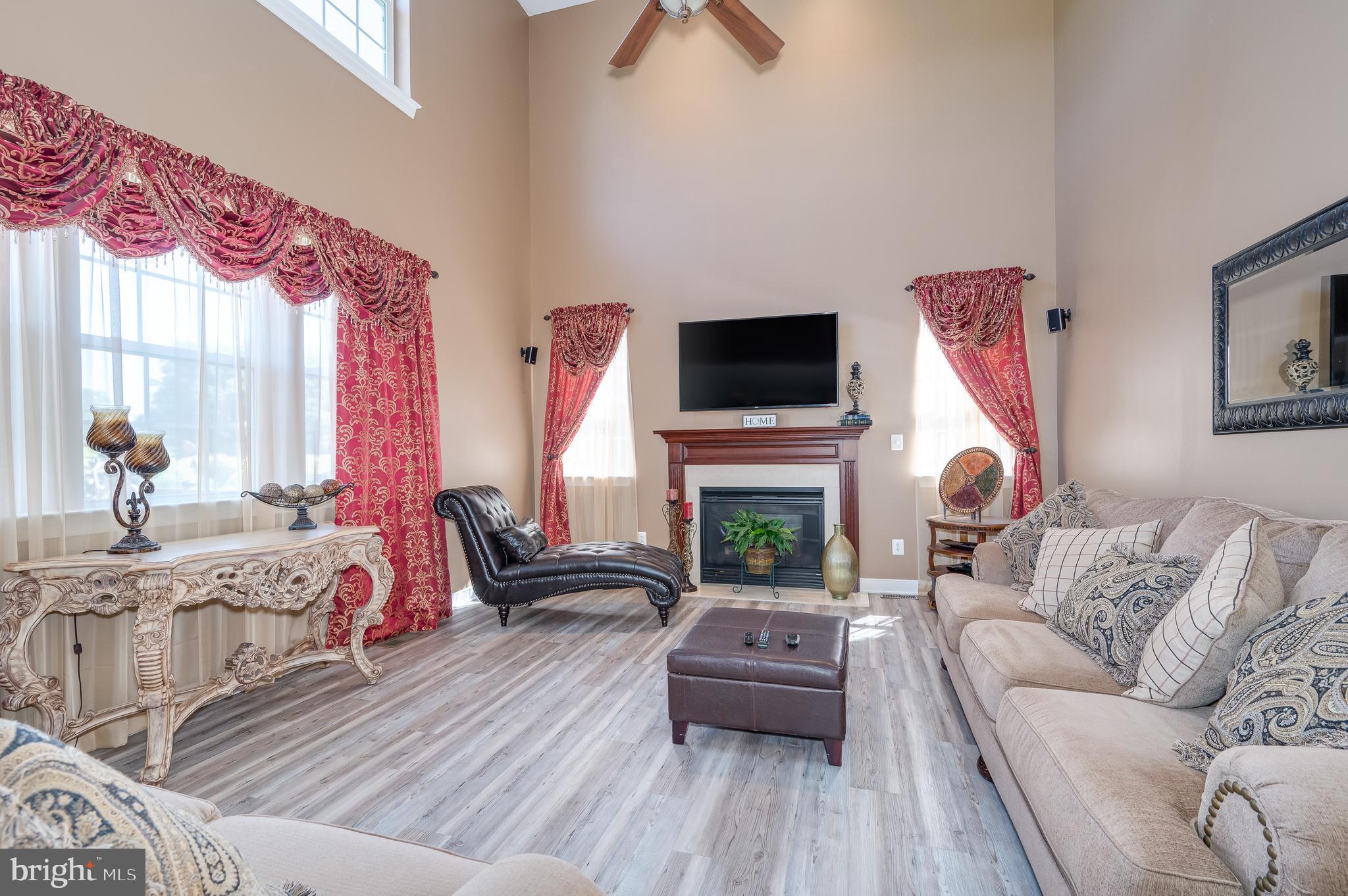 APPLE KNOLLS - Residential