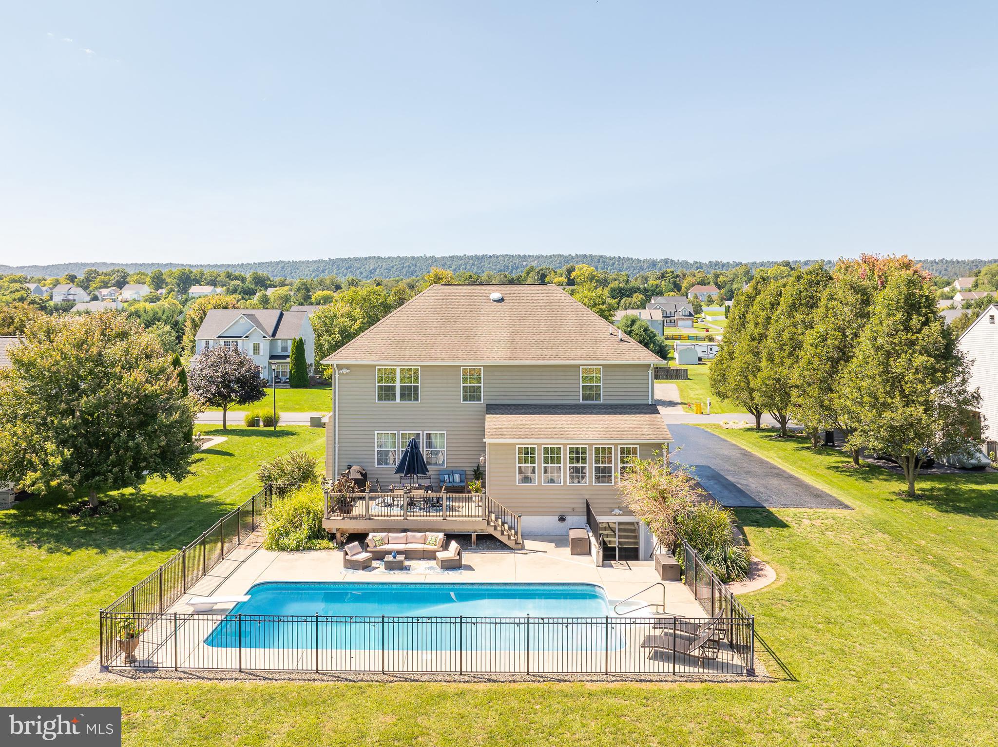 APPLE KNOLLS - Residential