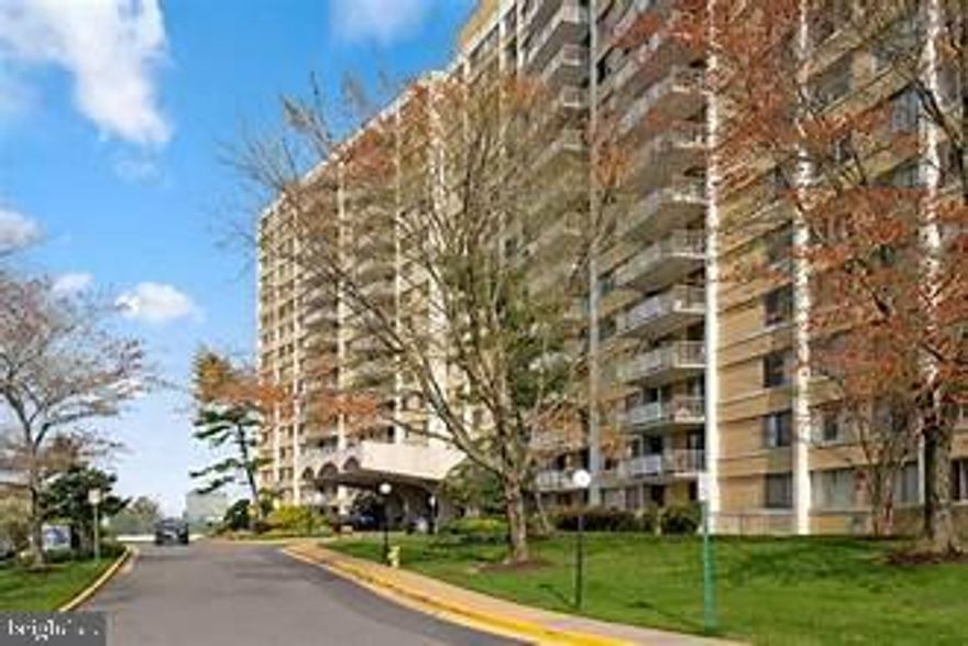 Enjoy this lovely and cozy 2 Level Condo Home offered at the Sought After The Fountains!  This is a roomy 1 bedroom 1.5 baths.  This home is located near the Lincolnia Shopping to include Food Shopping, Restaurants,  Shopping, Bus Line to Pentagon and Intra City Transportation.  In the building there is 24 hour concierge, Garage Parking, Storage, Beautiful Pool, Updated Gym, Library and Community Center, and Commercial Space.