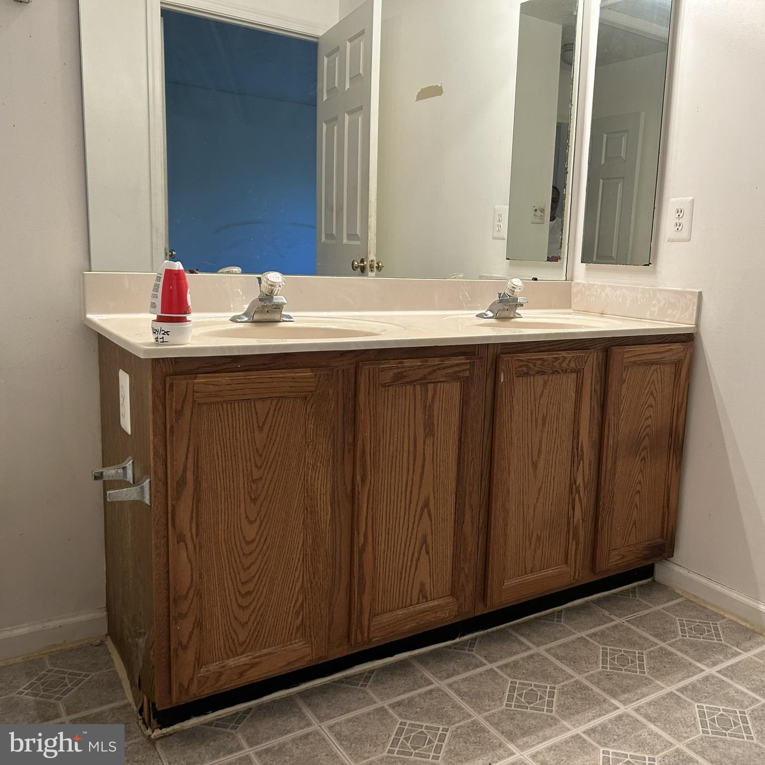 HILLCREST TOWNE - Residential