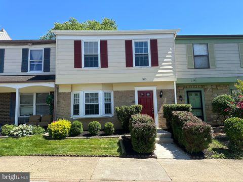 Photo of 2239 Monaghan Drive, HERNDON, VA 20170 (MLS # VAFX2312906)