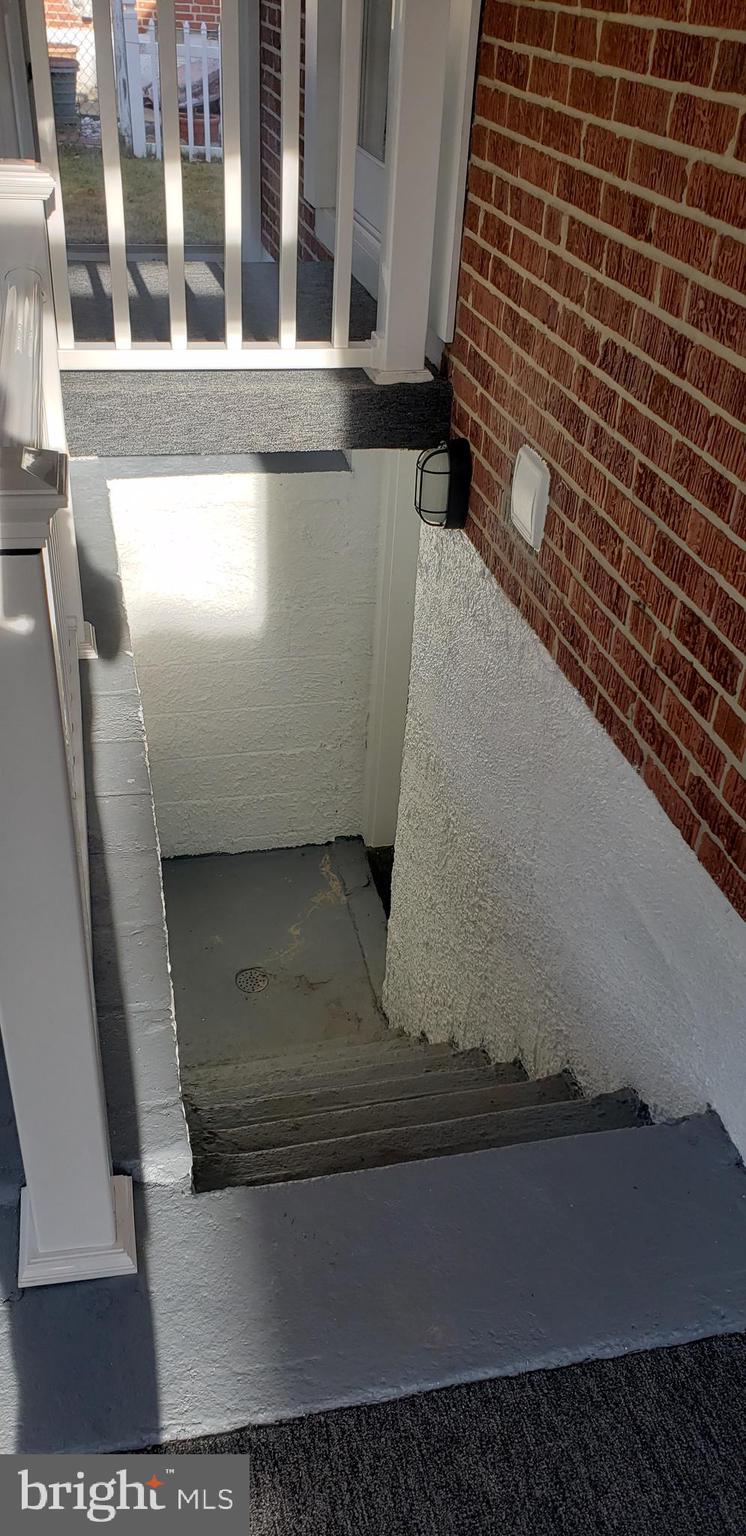 HARFORD HILLS - Residential Lease