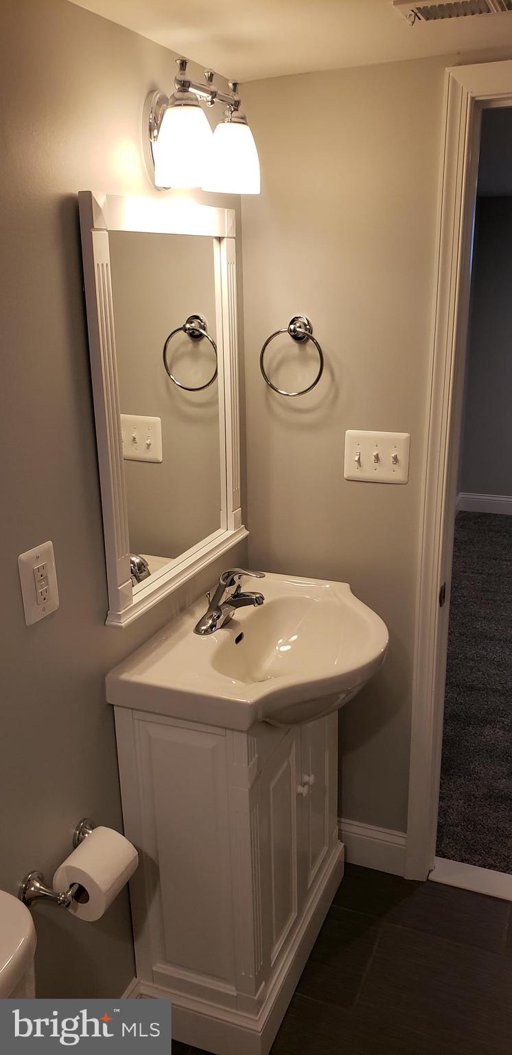 HARFORD HILLS - Residential Lease