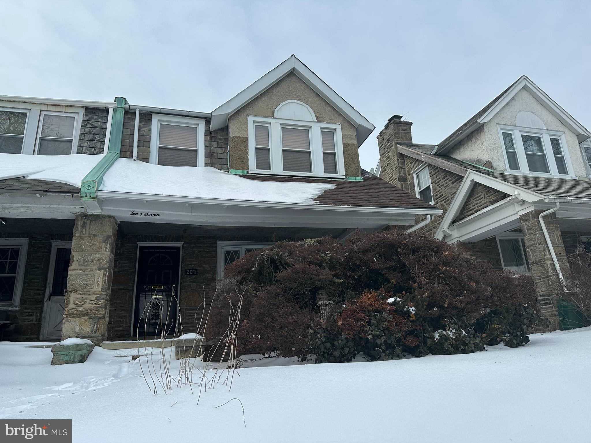 207 E WASHINGTON LANE