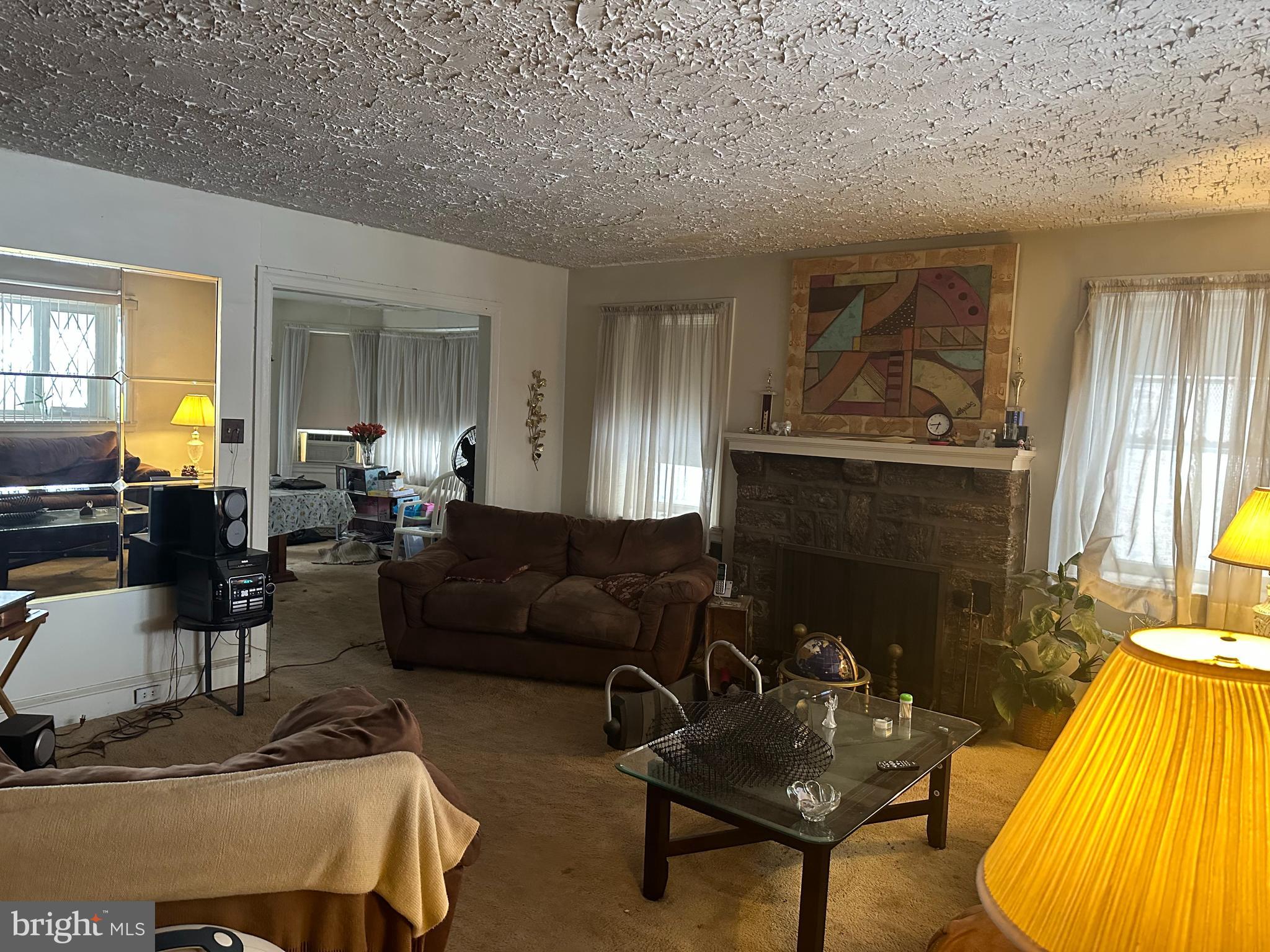 207 E WASHINGTON LANE