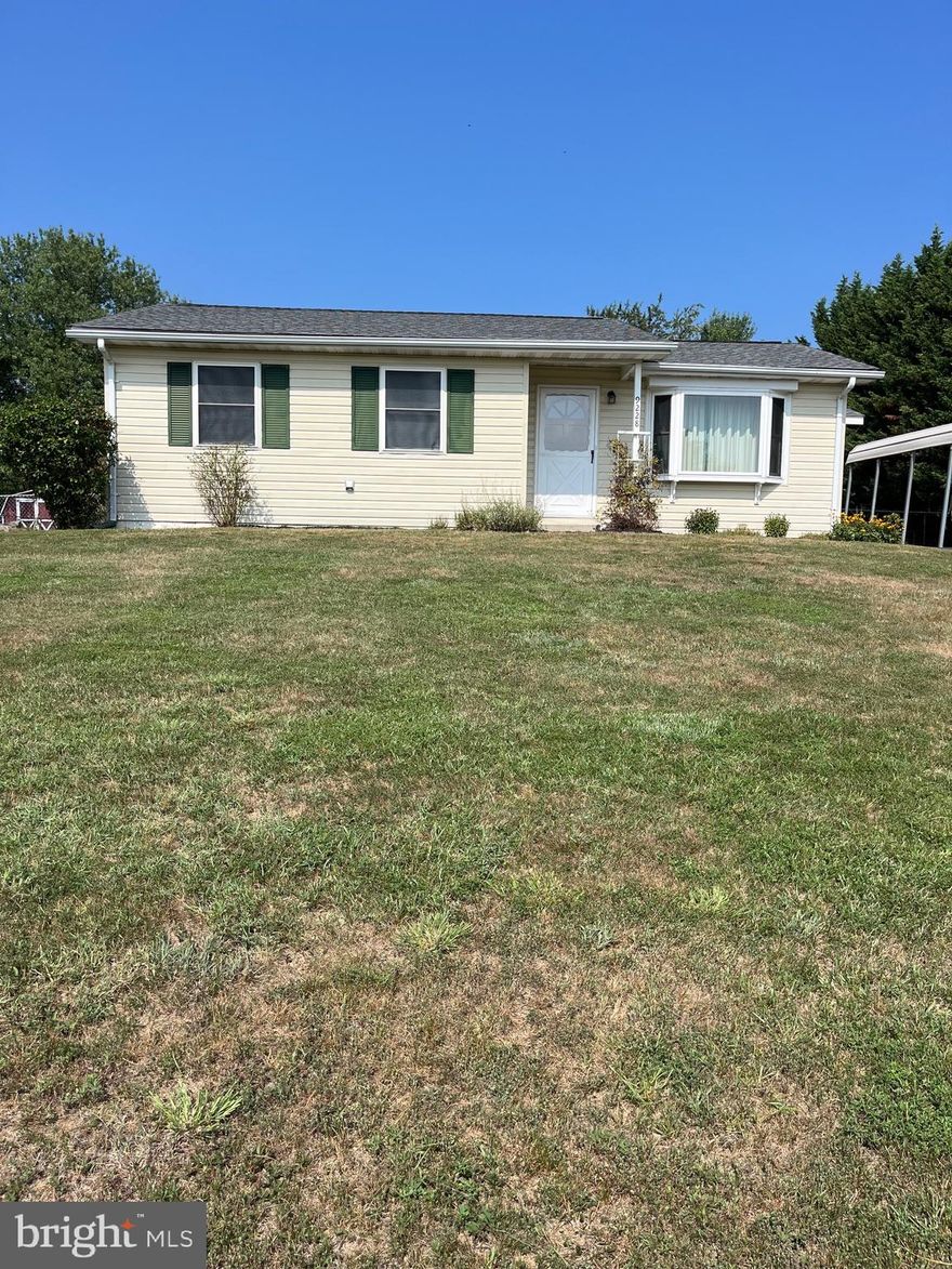 Easy to rent this one? Just bring your application and your cedit report, within 30 days,  No application fee. All monies to be certified. 

Please no bad credit- you are wasting your time. No groups. No smoking. No pets.

Just waiting on final cleaning.