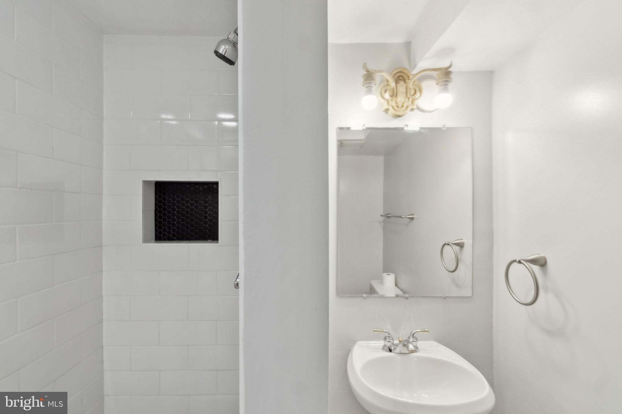 ALCOVA HEIGHTS - Residential Lease