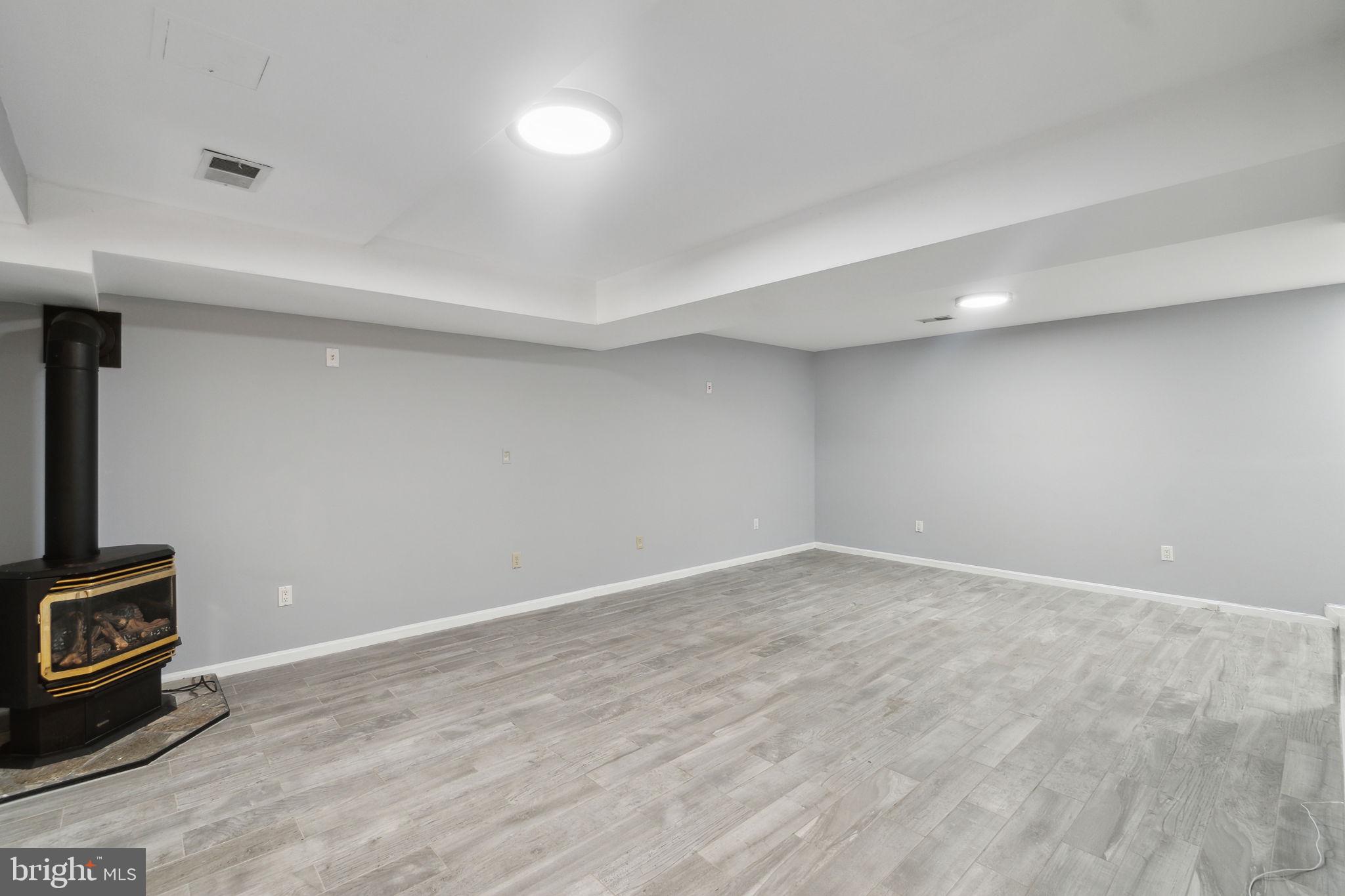 ALCOVA HEIGHTS - Residential Lease