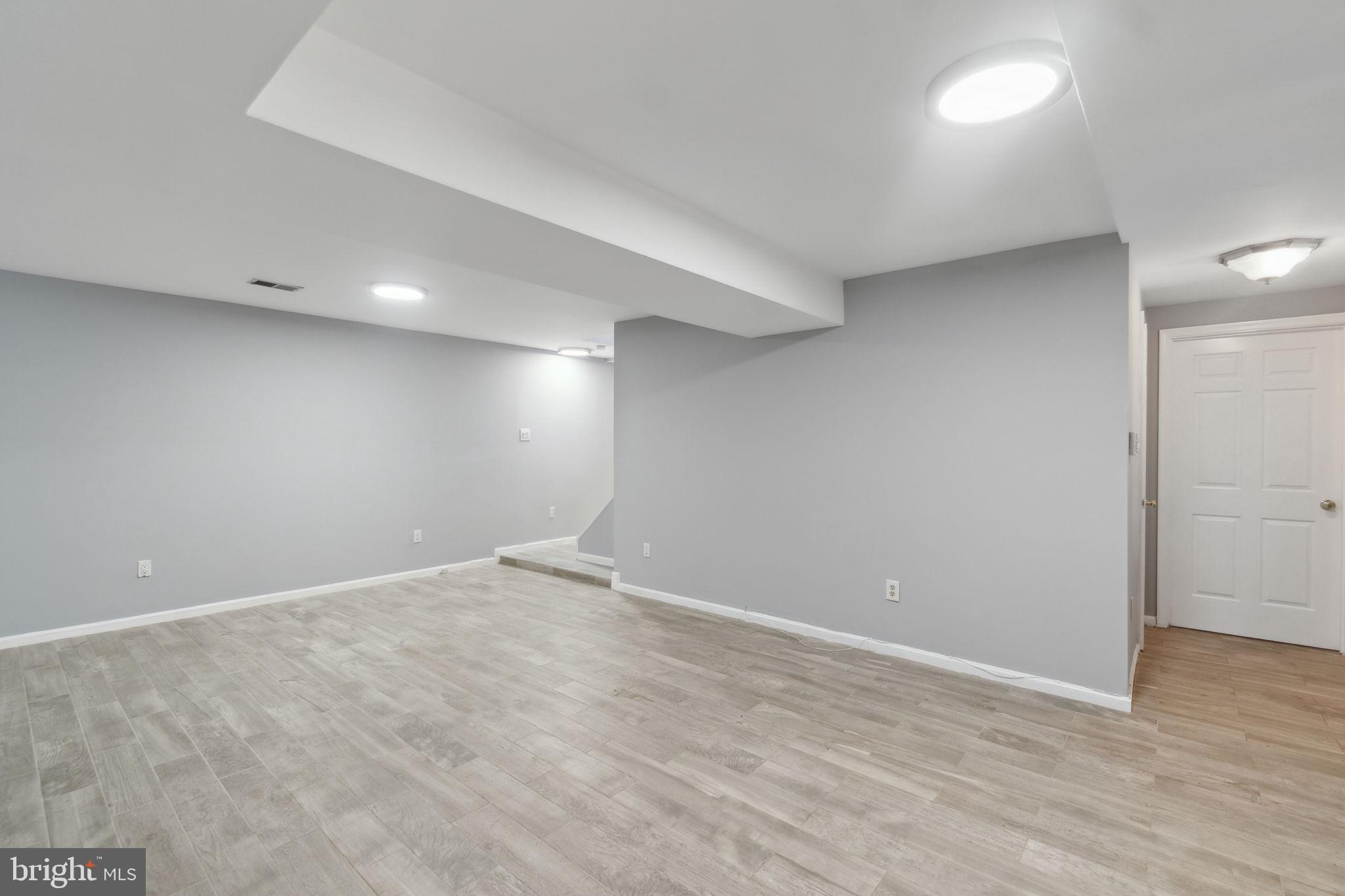 ALCOVA HEIGHTS - Residential Lease