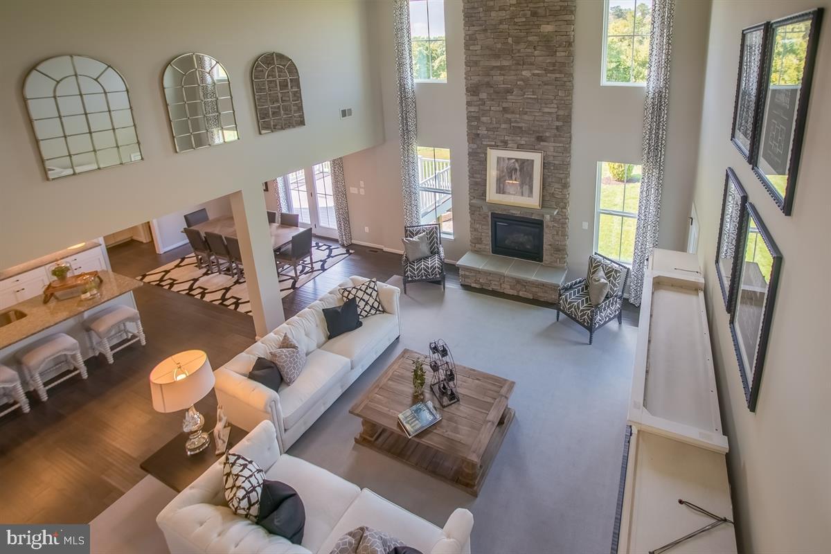 STRAY WINDS FARM - Residential