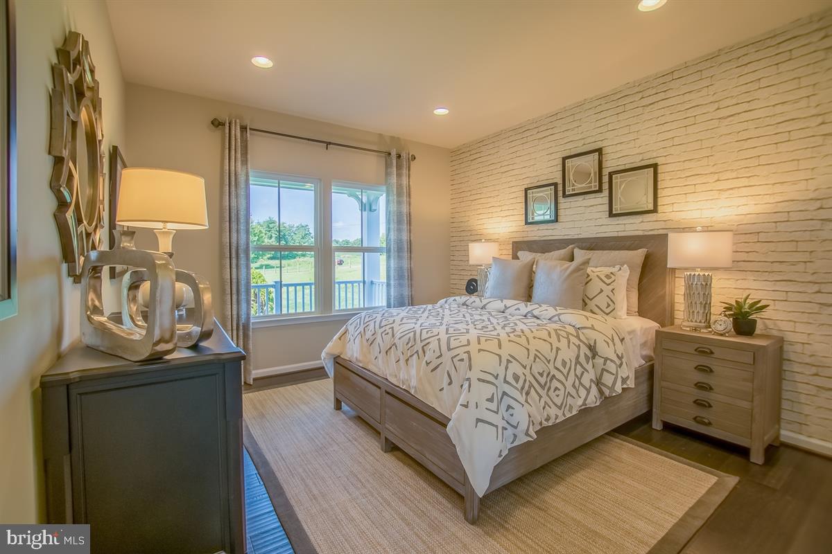 STRAY WINDS FARM - Residential