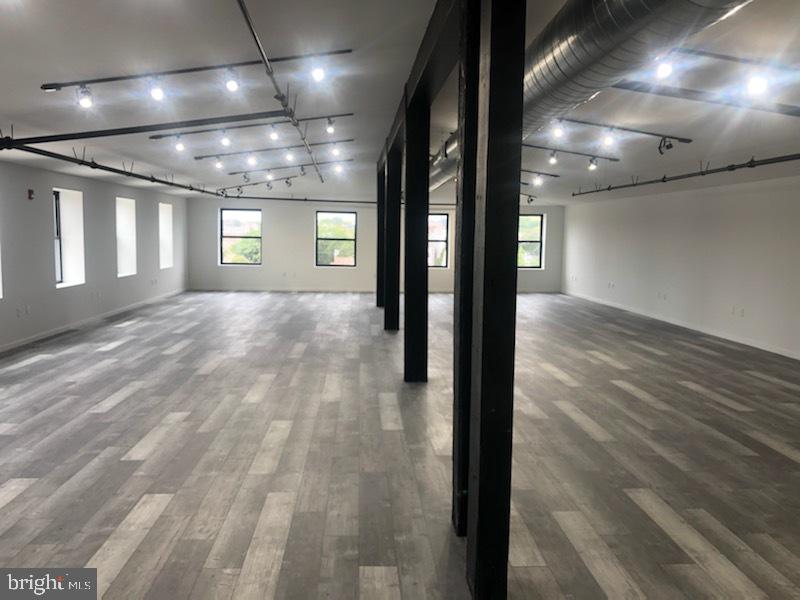 OLDE KENSINGTON - Commercial Lease