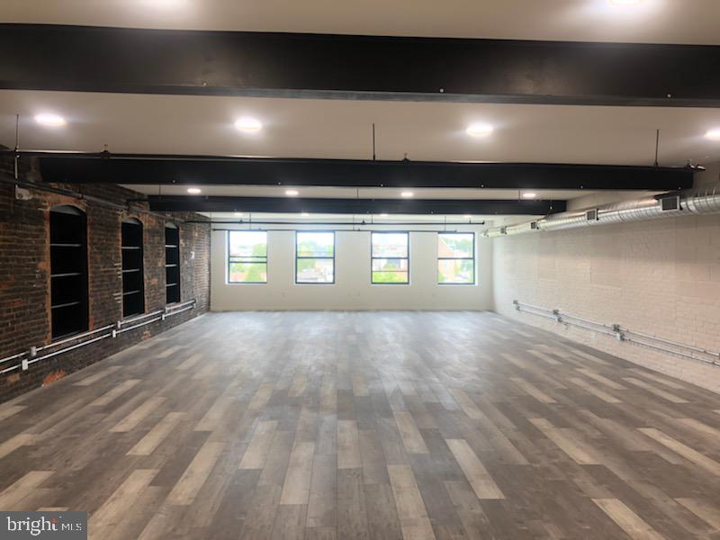 OLDE KENSINGTON - Commercial Lease