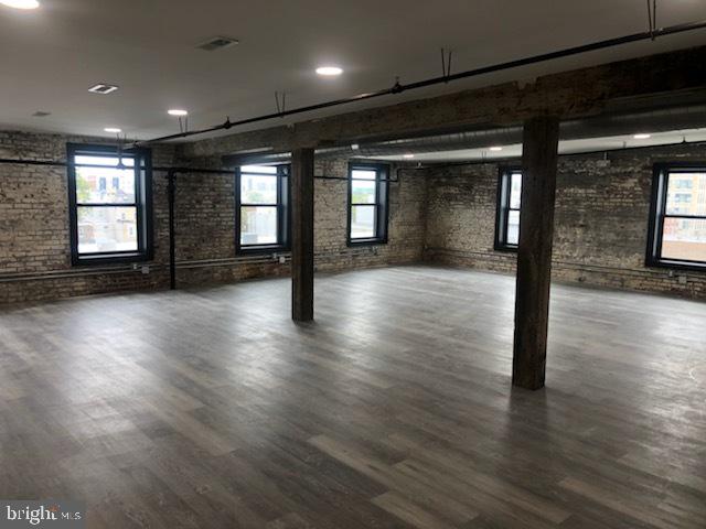 OLDE KENSINGTON - Commercial Lease