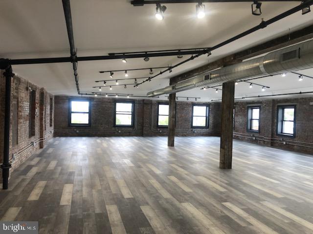 OLDE KENSINGTON - Commercial Lease