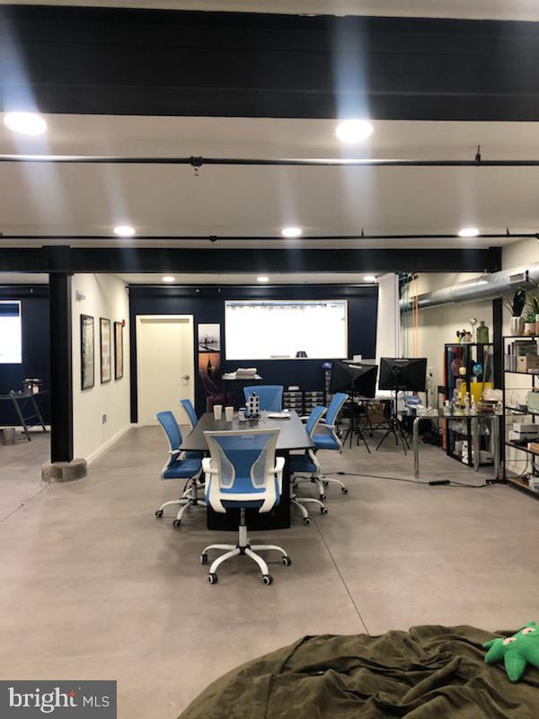 OLDE KENSINGTON - Commercial Lease