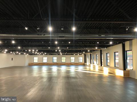 OLDE KENSINGTON - Commercial Lease