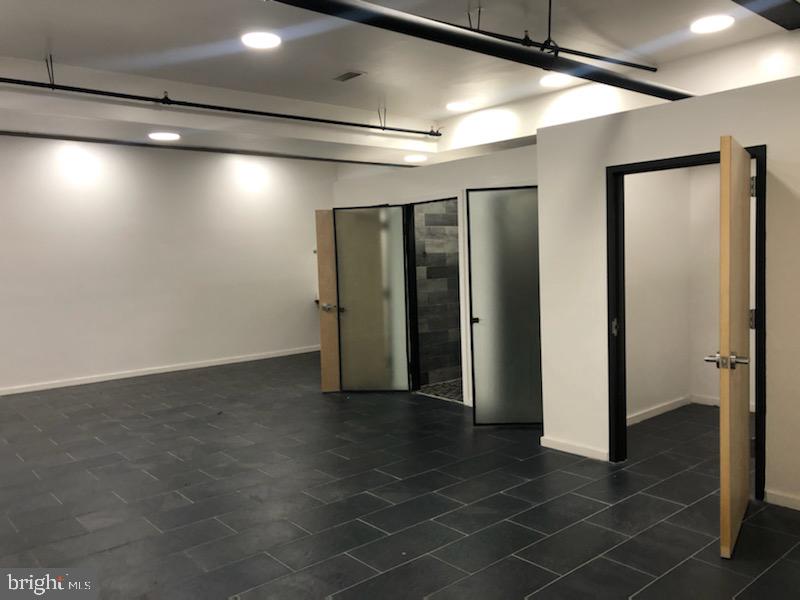 OLDE KENSINGTON - Commercial Lease