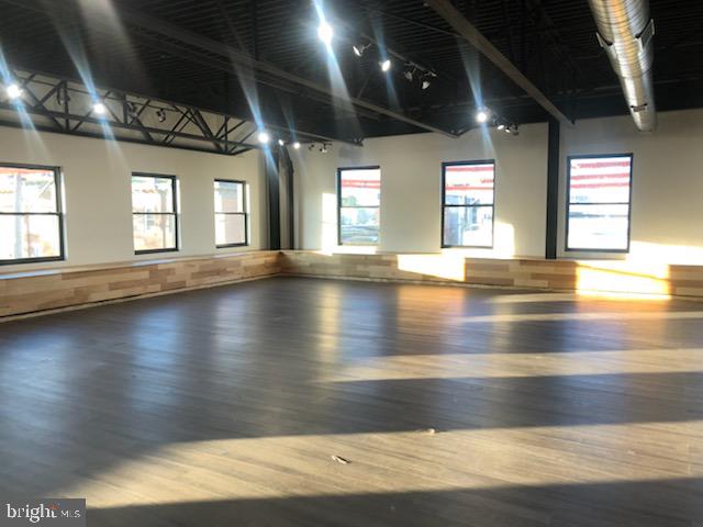 OLDE KENSINGTON - Commercial Lease