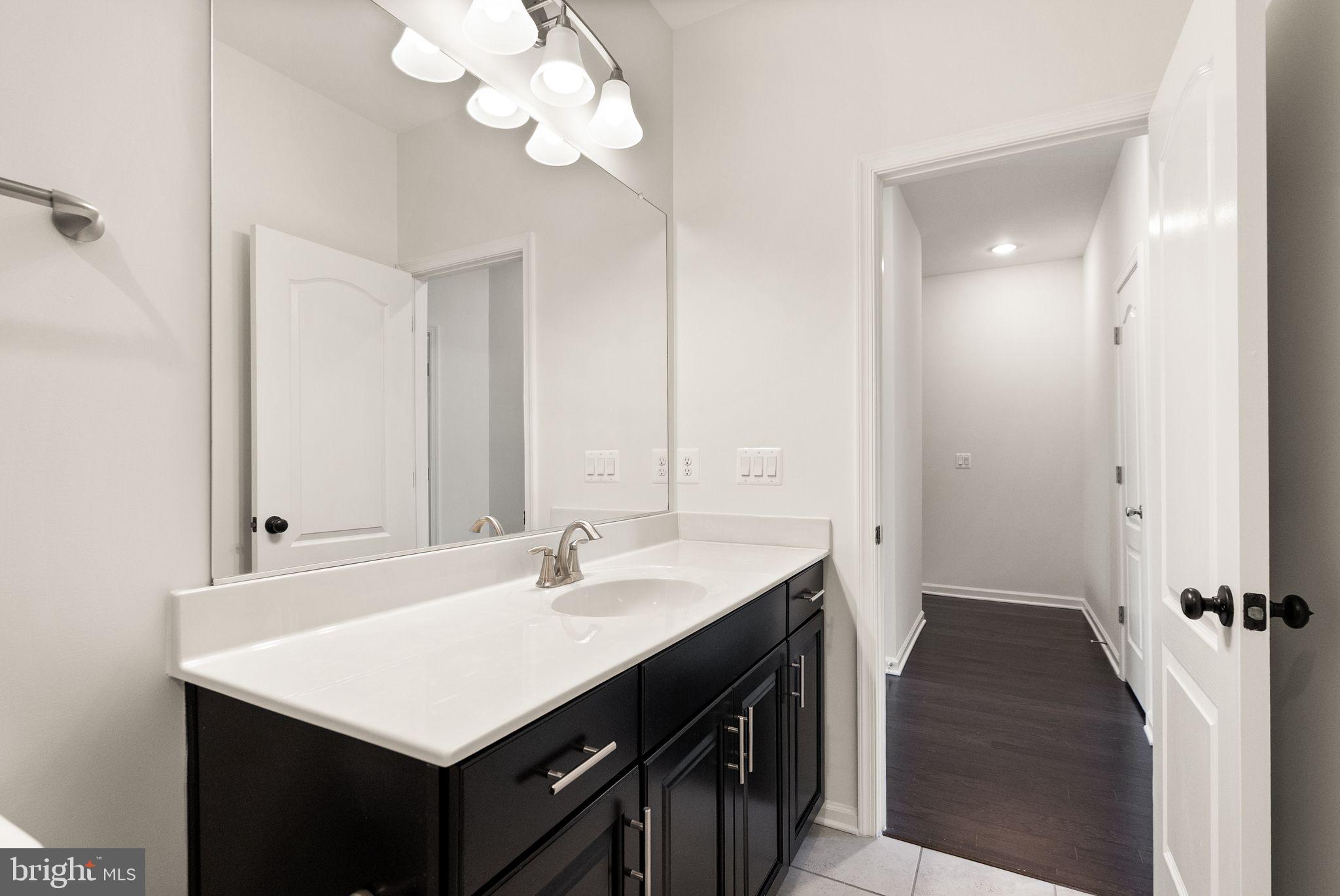 DISCOVERY SQUARE - Residential