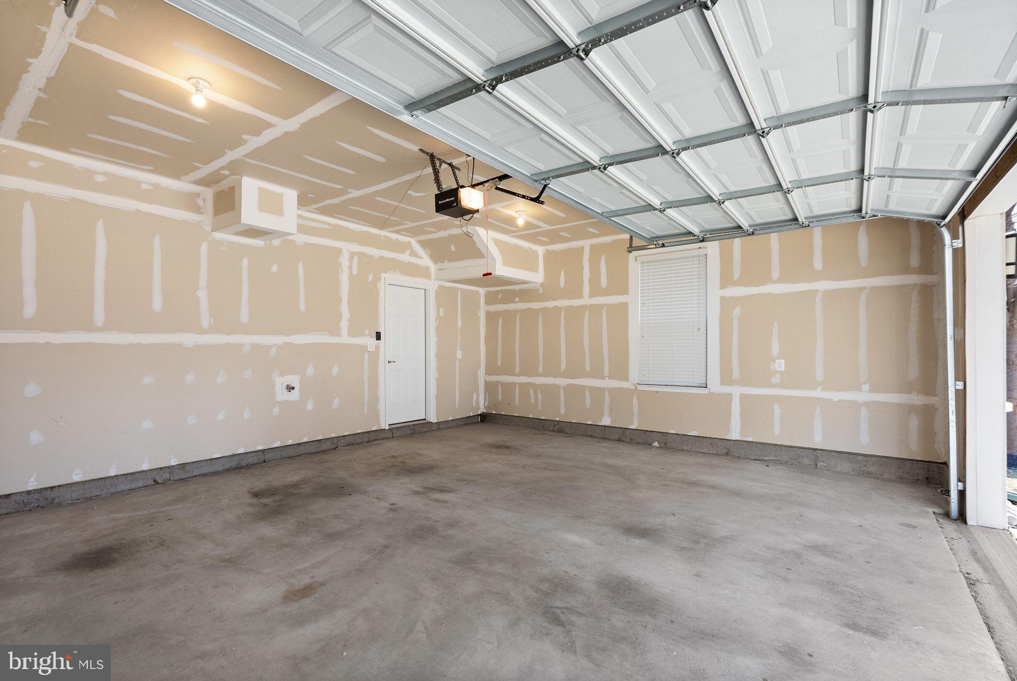 DISCOVERY SQUARE - Residential