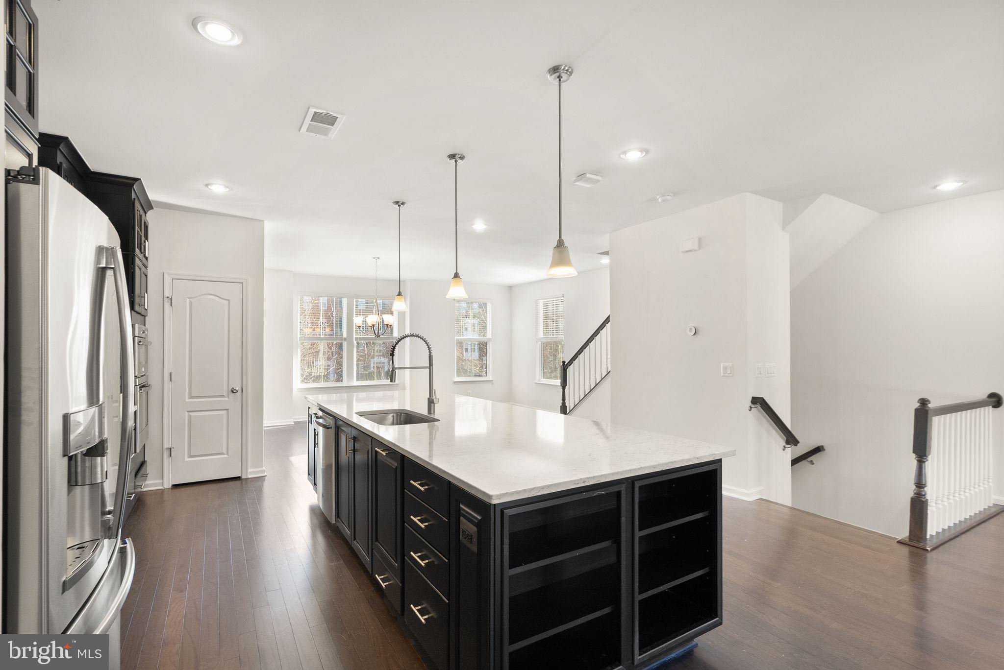 DISCOVERY SQUARE - Residential