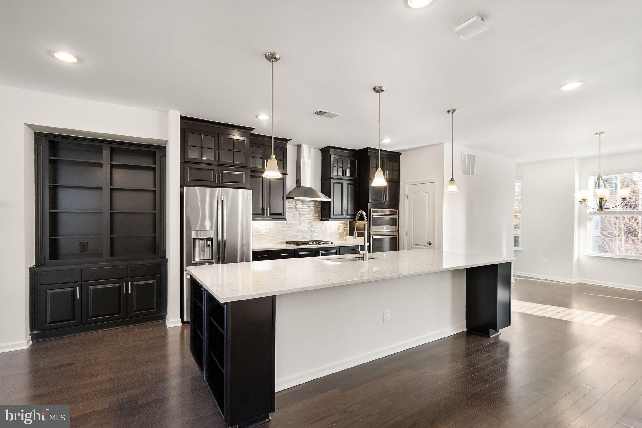 DISCOVERY SQUARE - Residential