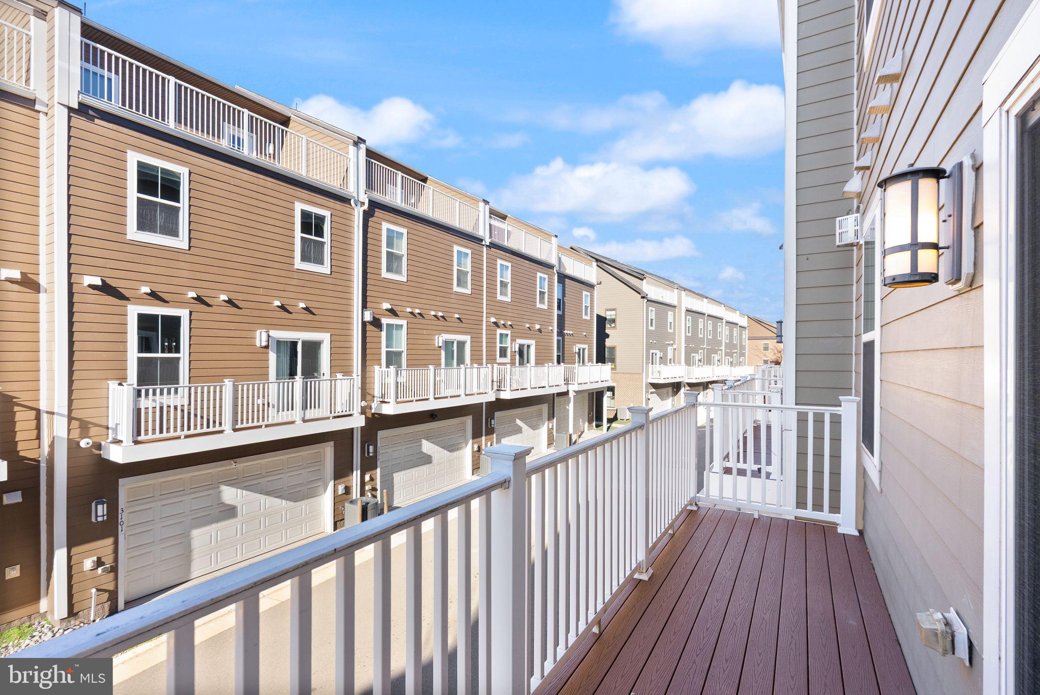 DISCOVERY SQUARE - Residential