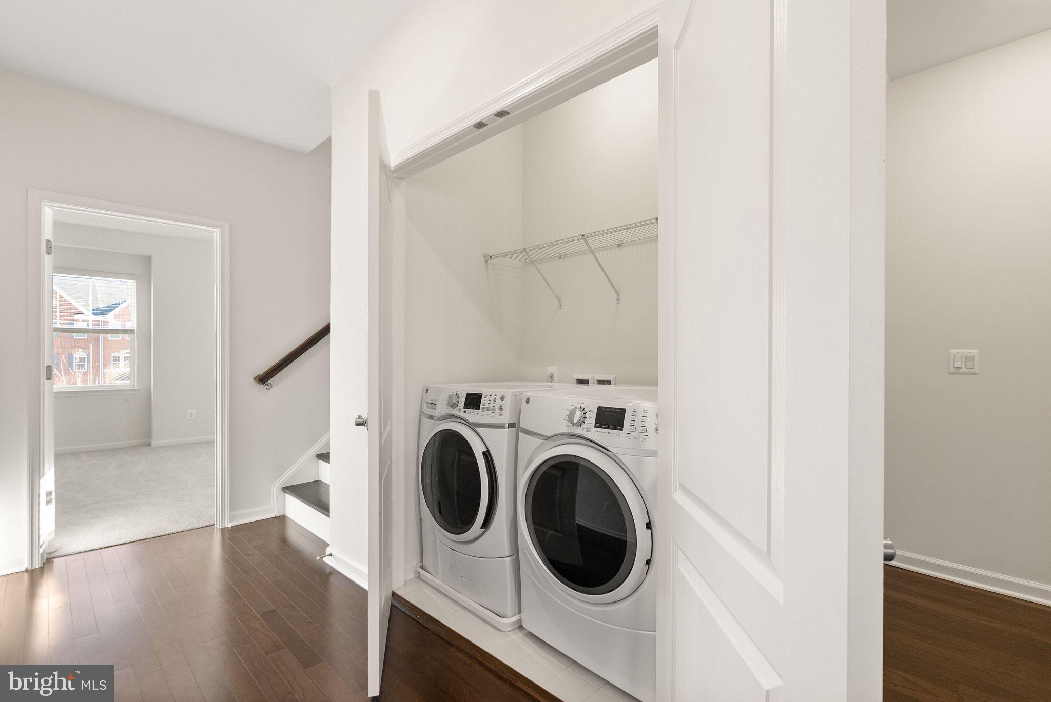 DISCOVERY SQUARE - Residential