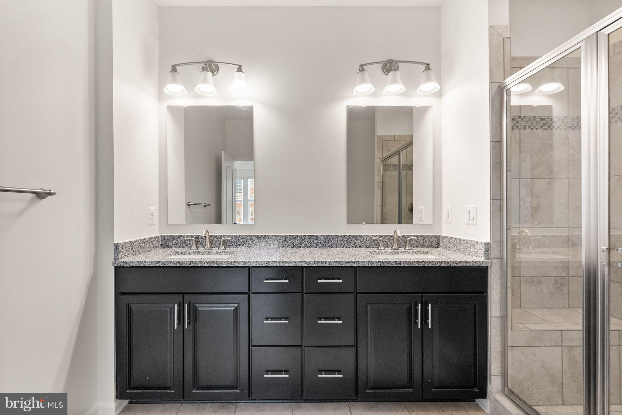 DISCOVERY SQUARE - Residential