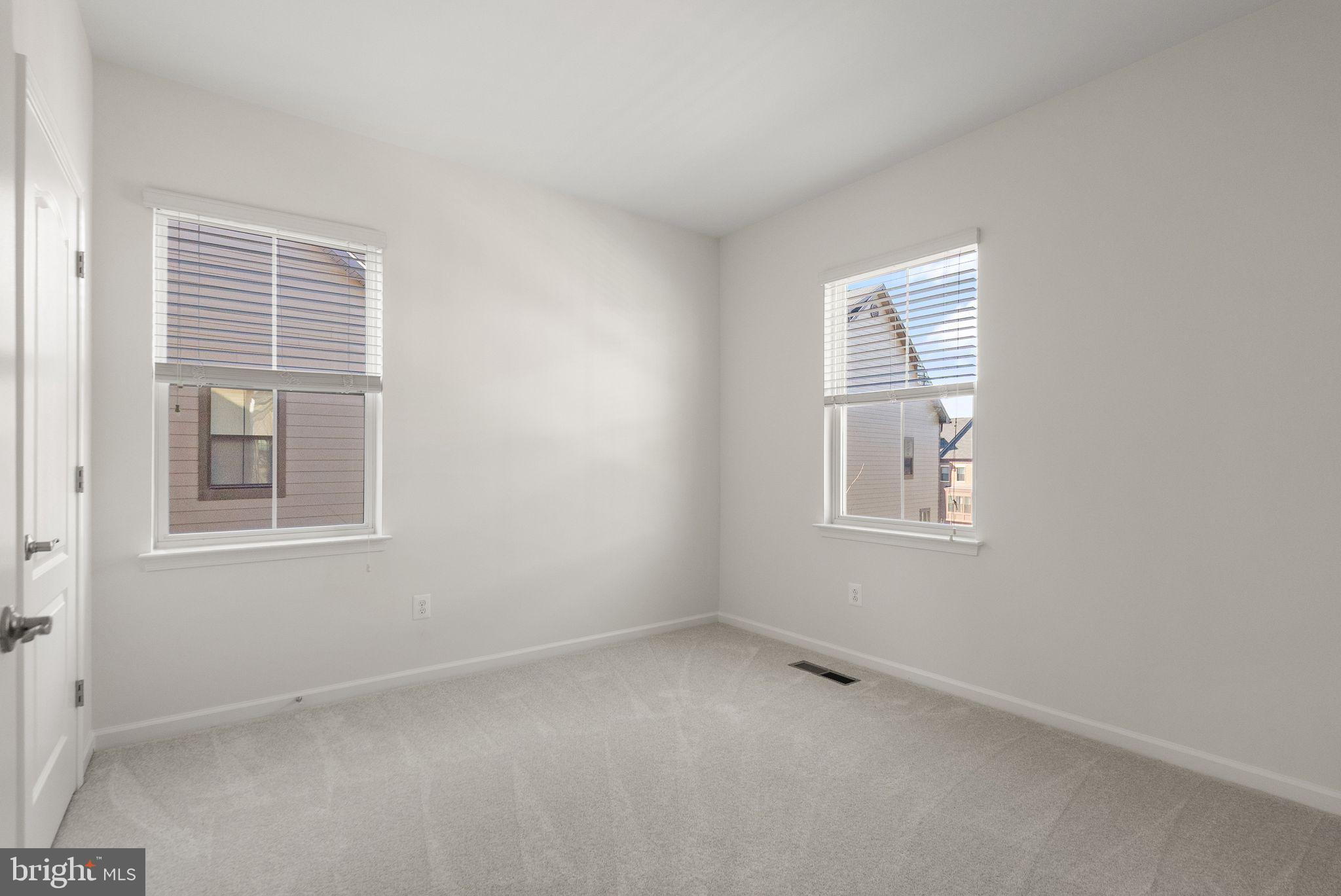 DISCOVERY SQUARE - Residential