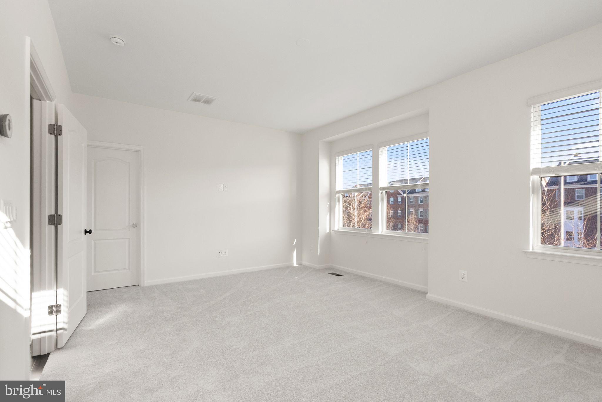 DISCOVERY SQUARE - Residential