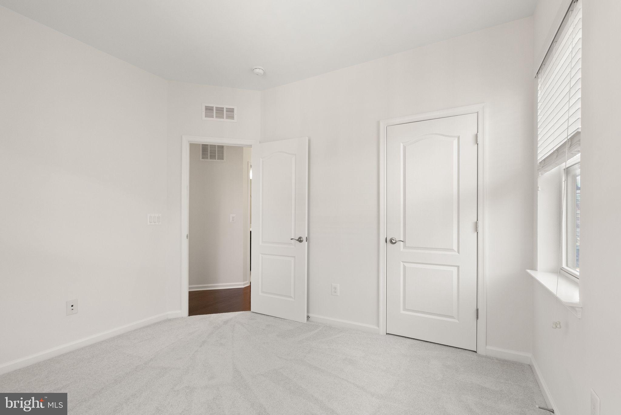 DISCOVERY SQUARE - Residential