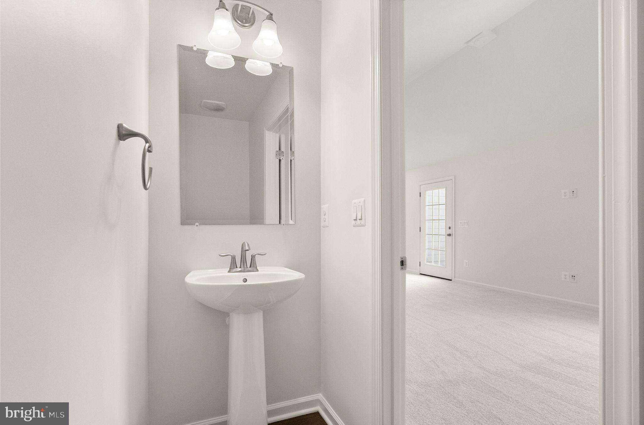 DISCOVERY SQUARE - Residential