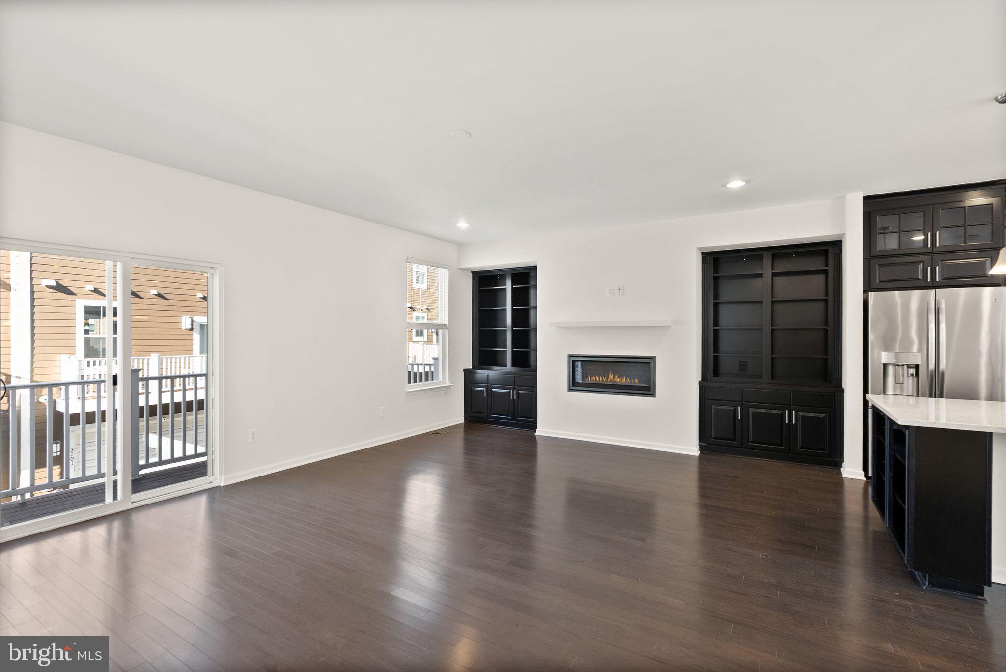 DISCOVERY SQUARE - Residential