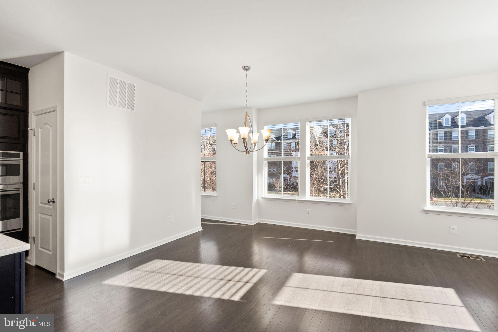 DISCOVERY SQUARE - Residential