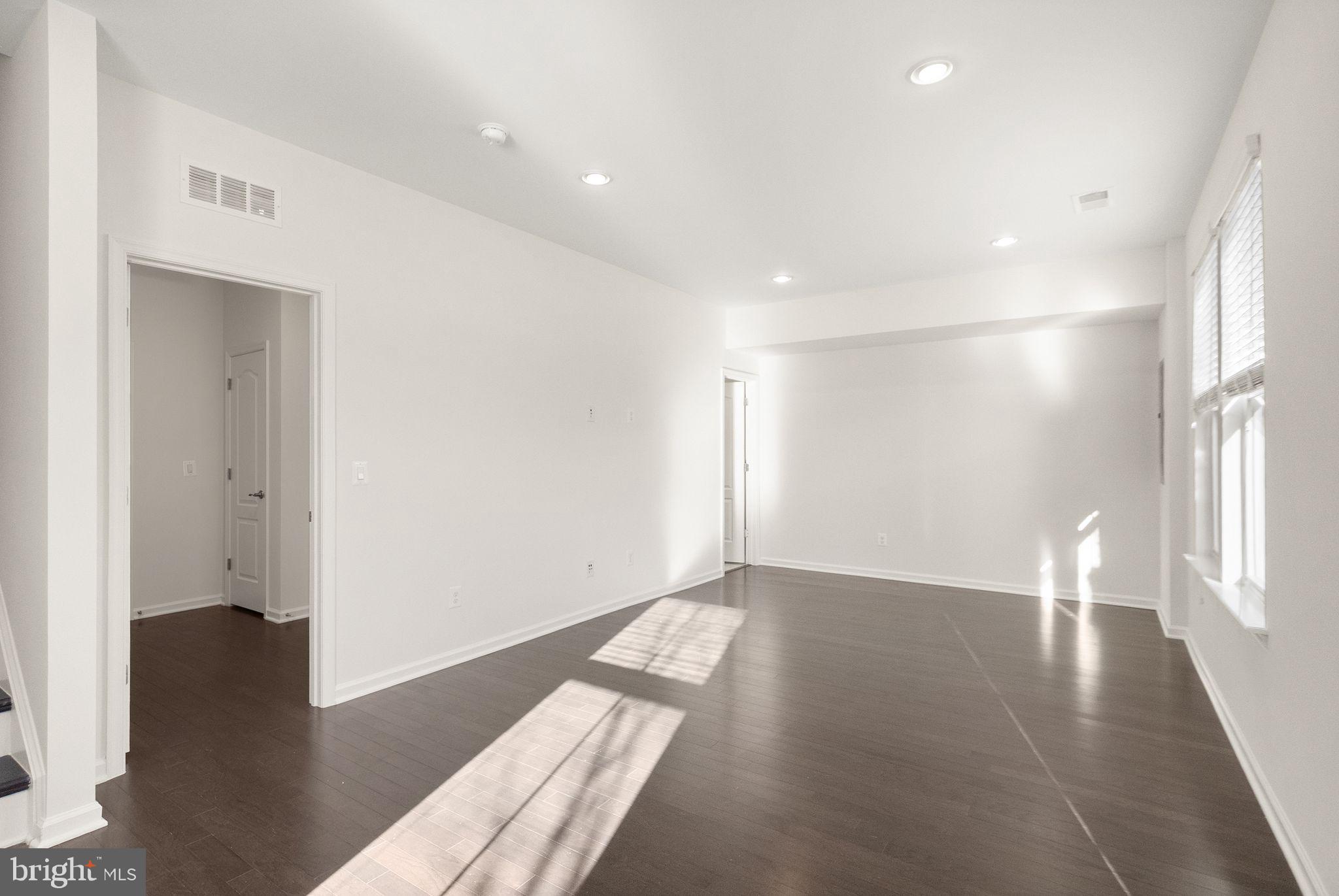 DISCOVERY SQUARE - Residential