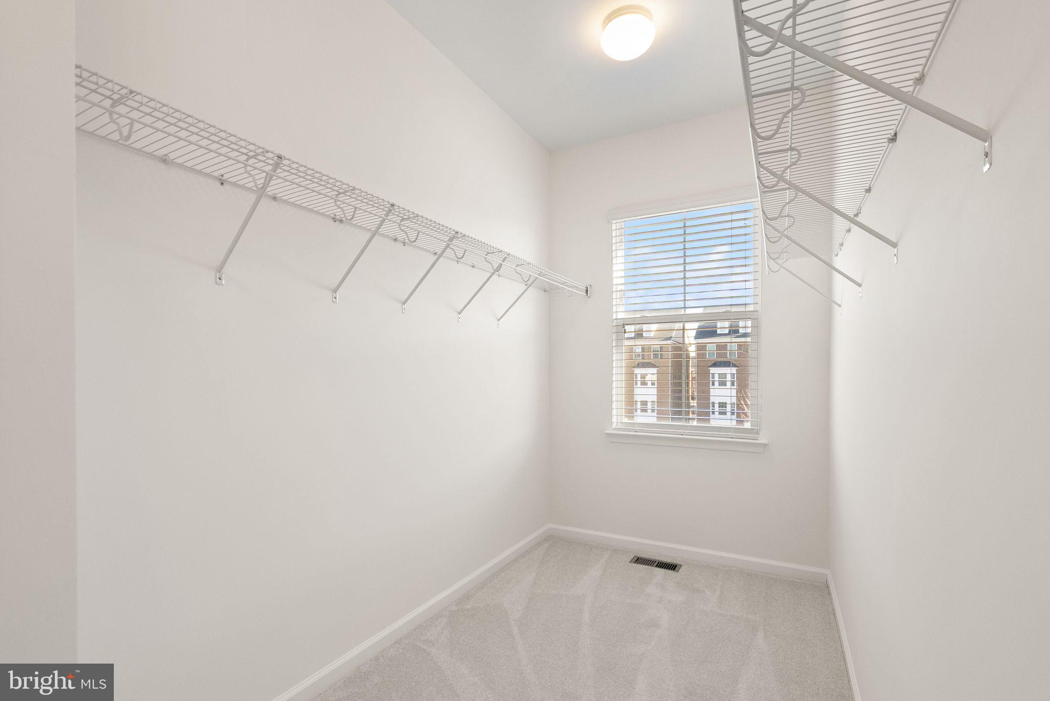 DISCOVERY SQUARE - Residential