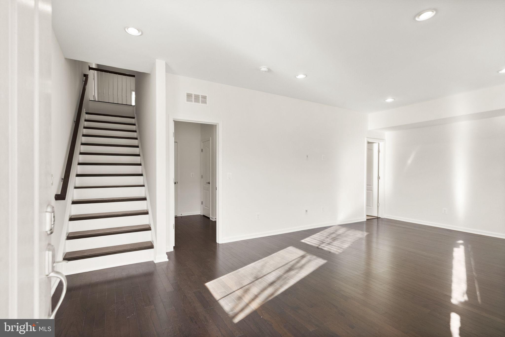 DISCOVERY SQUARE - Residential