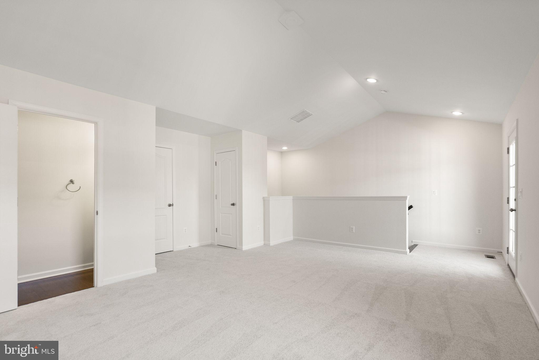 DISCOVERY SQUARE - Residential