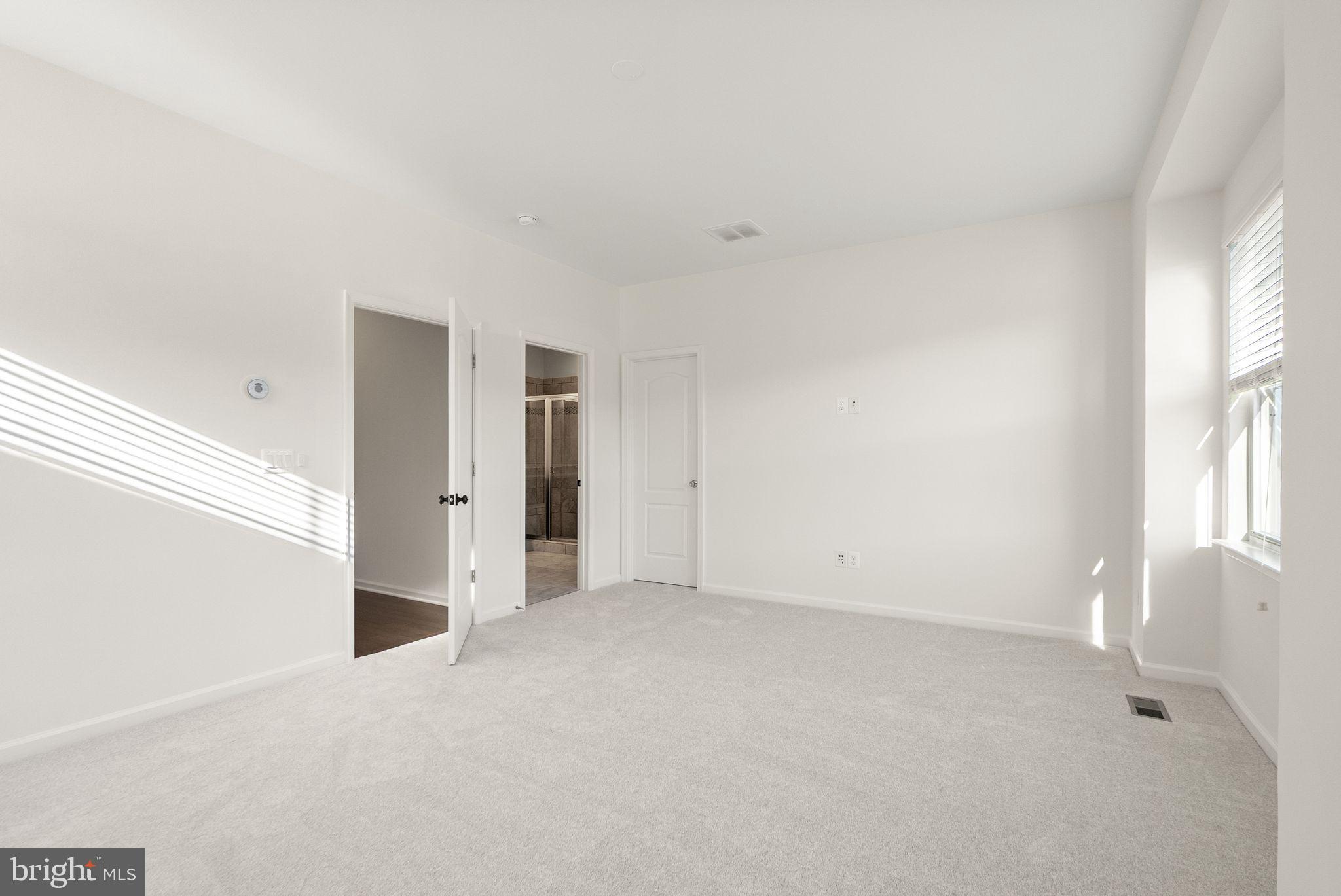 DISCOVERY SQUARE - Residential