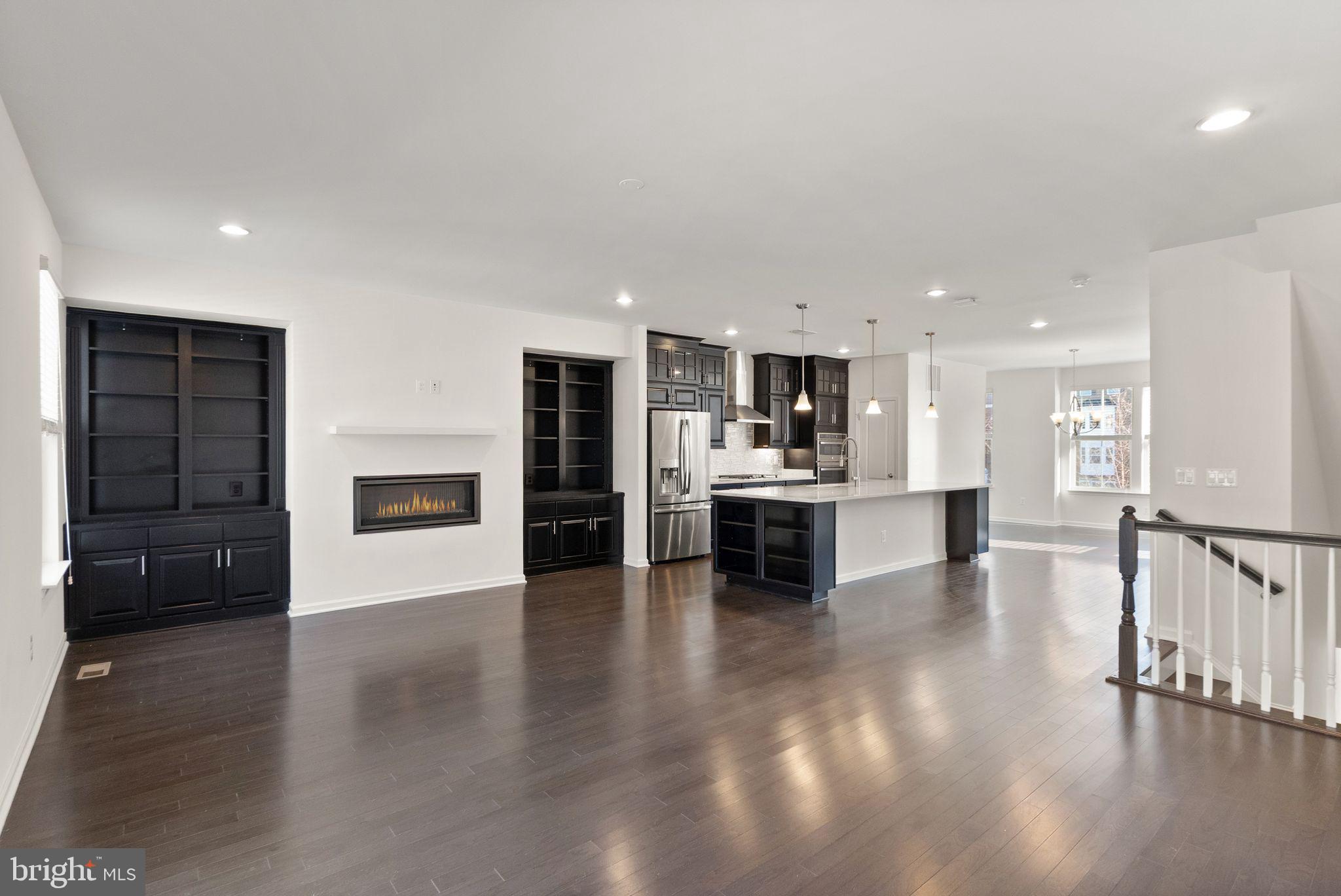 DISCOVERY SQUARE - Residential