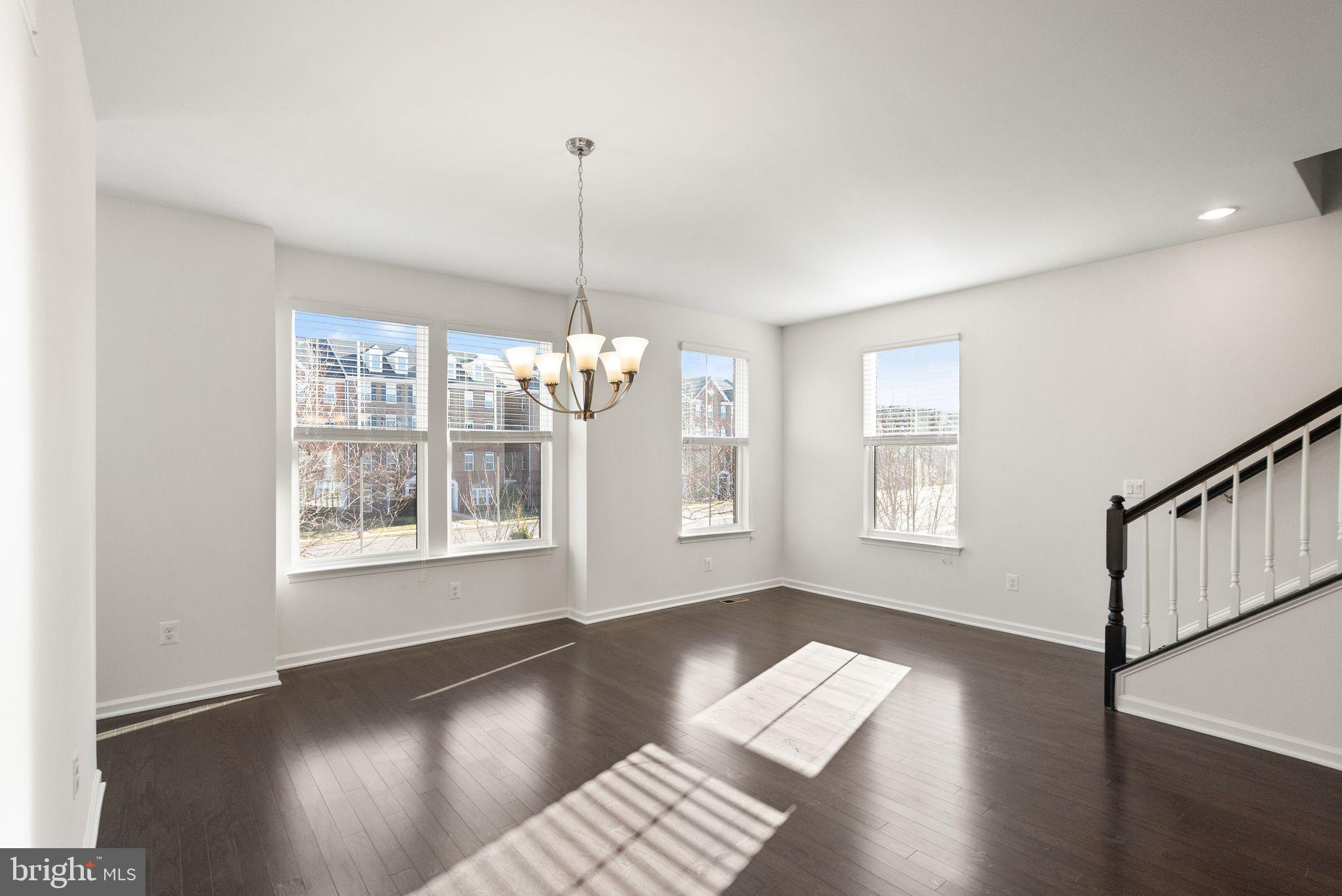 DISCOVERY SQUARE - Residential