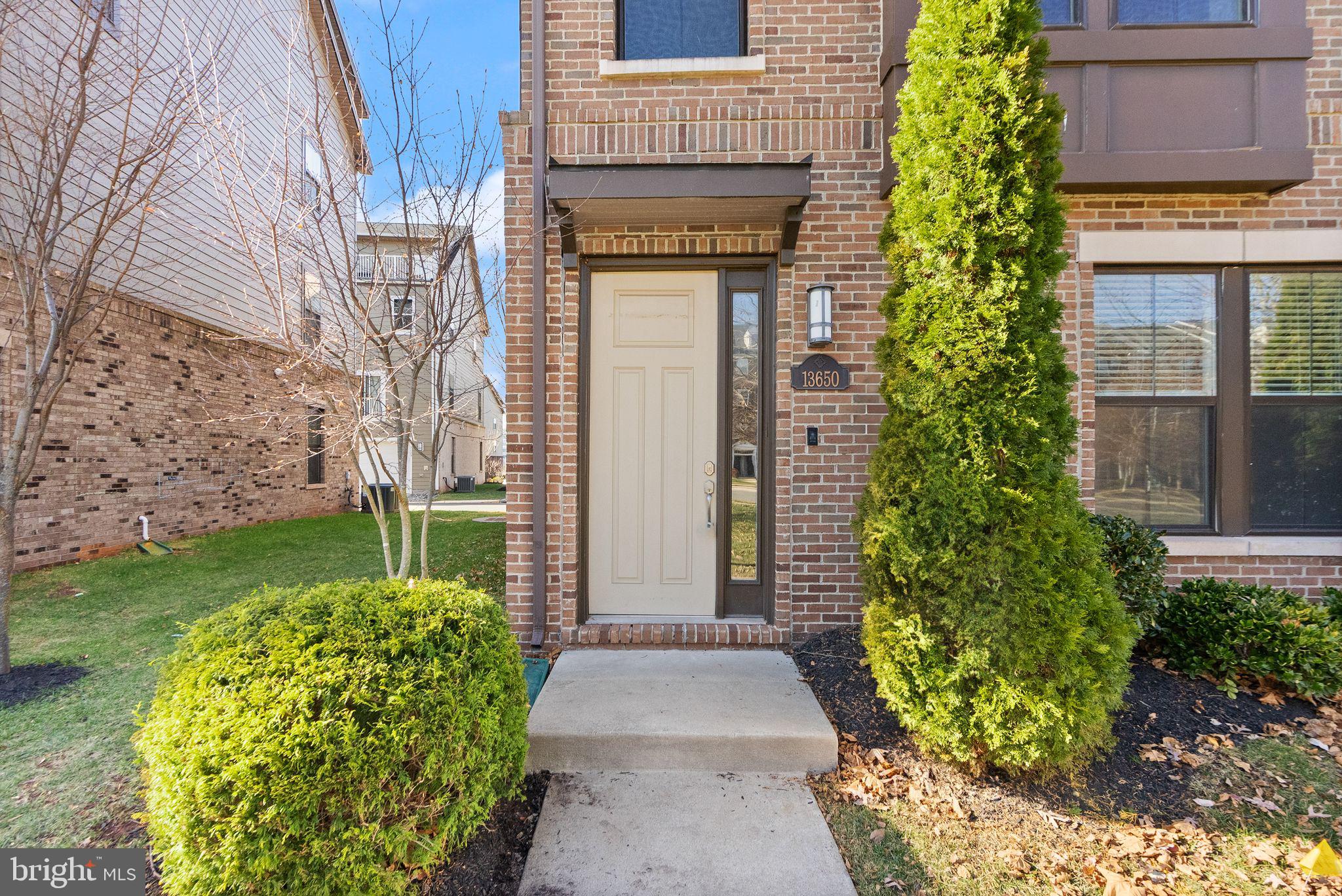 DISCOVERY SQUARE - Residential