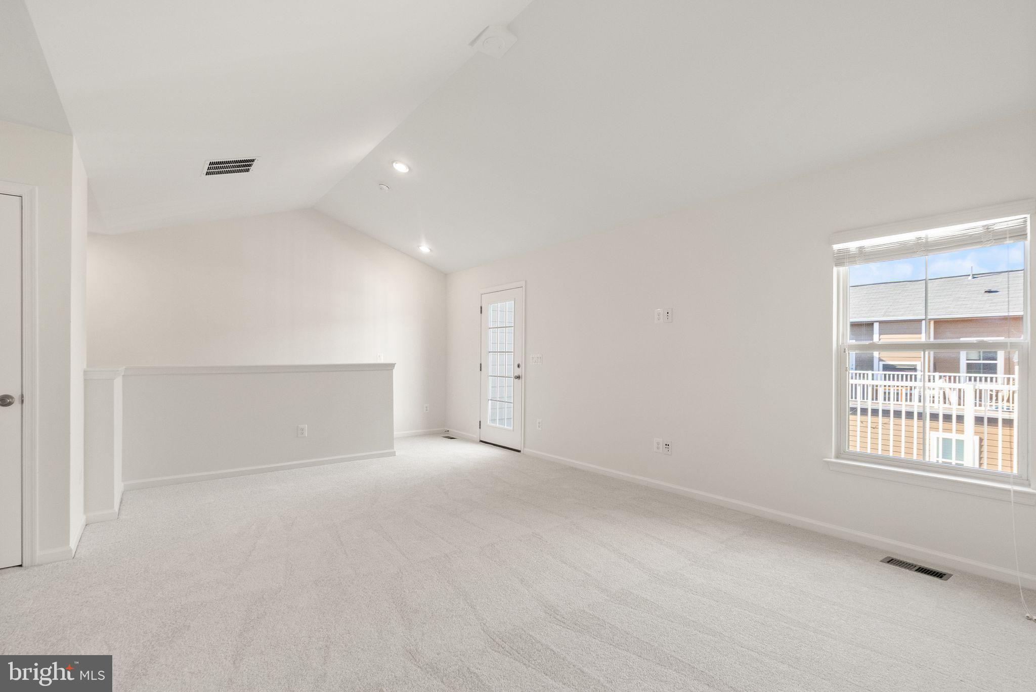 DISCOVERY SQUARE - Residential