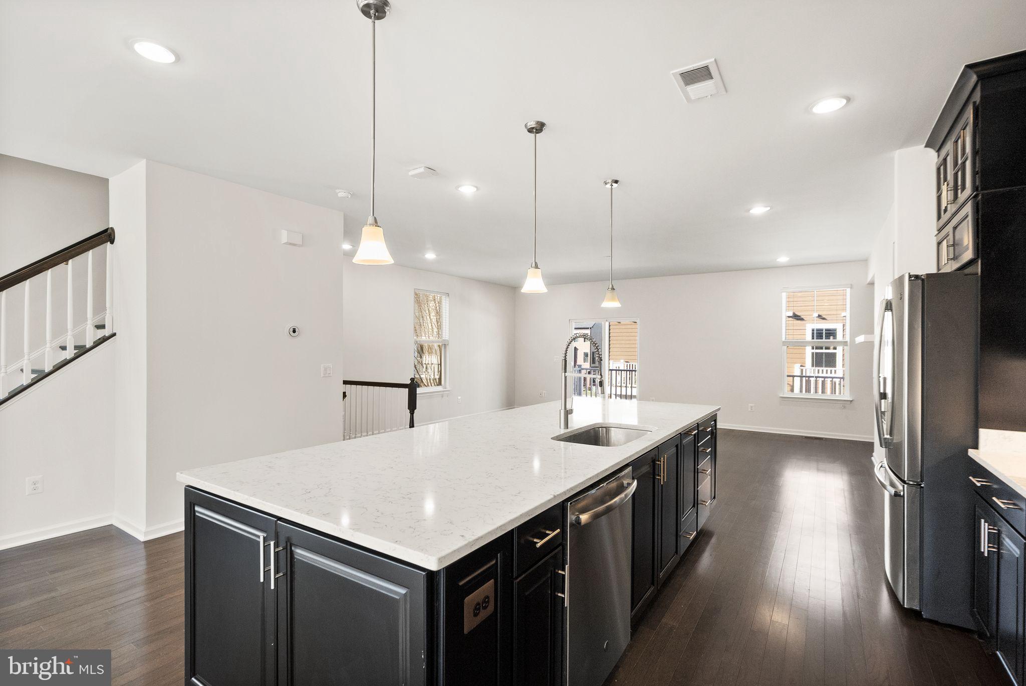 DISCOVERY SQUARE - Residential