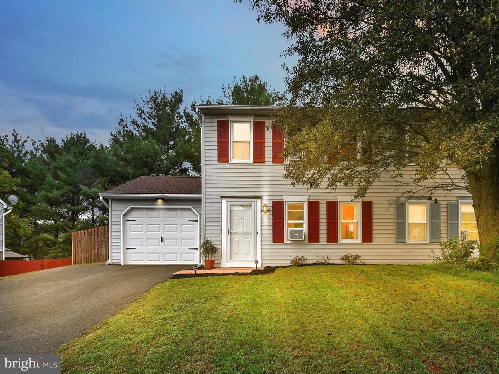 Photo of 28 PICKFORD DR, LANCASTER, PA 17603 (MLS # PALA2041072)