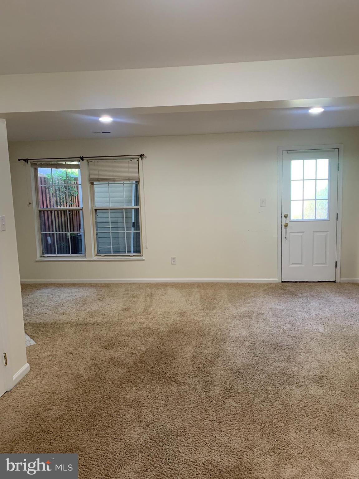 ASHBURN FARM - Residential Lease